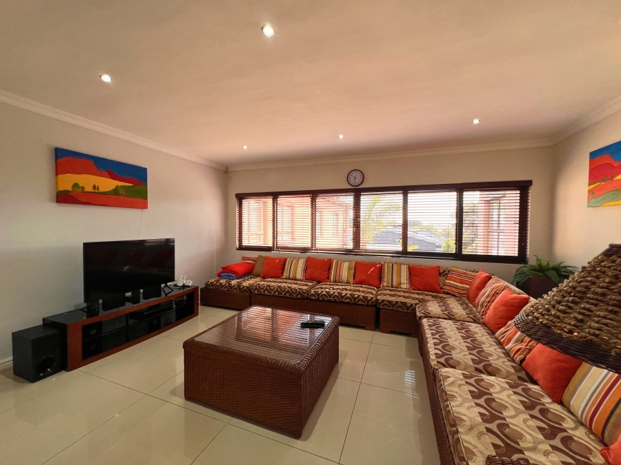 6 Bedroom Property for Sale in Middedorp Western Cape